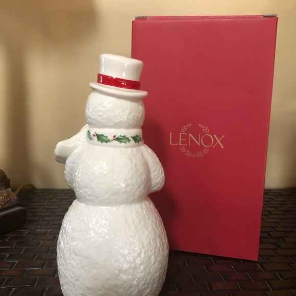 Lenox 7” Snowman with Stocking Ceramic Figurine 2023 collectible in original box - Picture 5 of 6